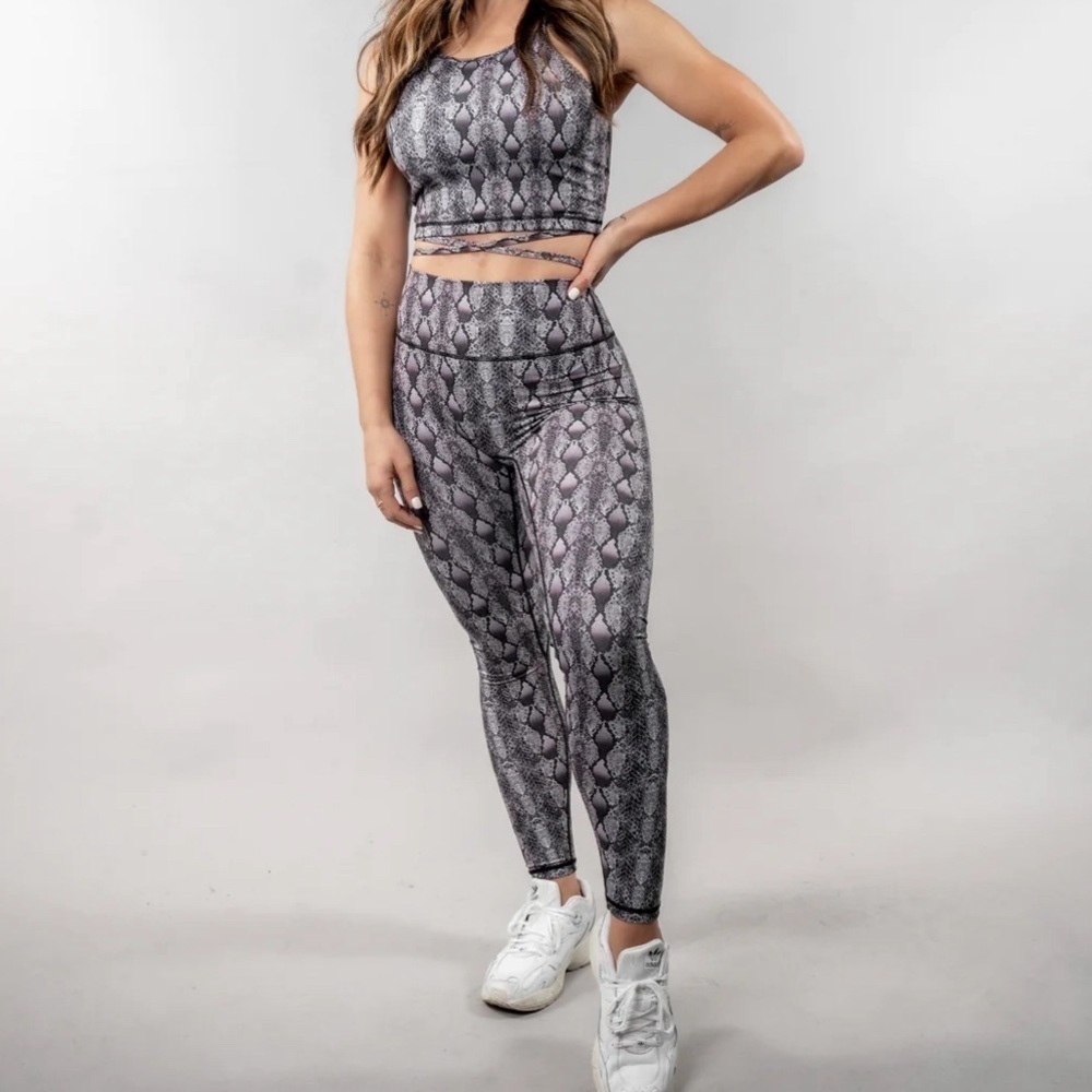 Til You Collapse Effortless Scrunch Leggings Purple Python Medium snake - Picture 4 of 14